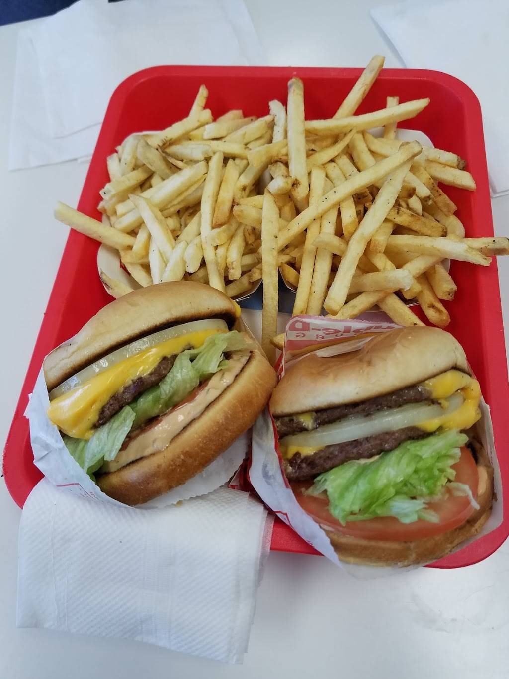 In-N-Out Burger | restaurant | 170 Nut Tree Pkwy, Vacaville, CA 95687, USA | 8007861000 OR +1 800-786-1000