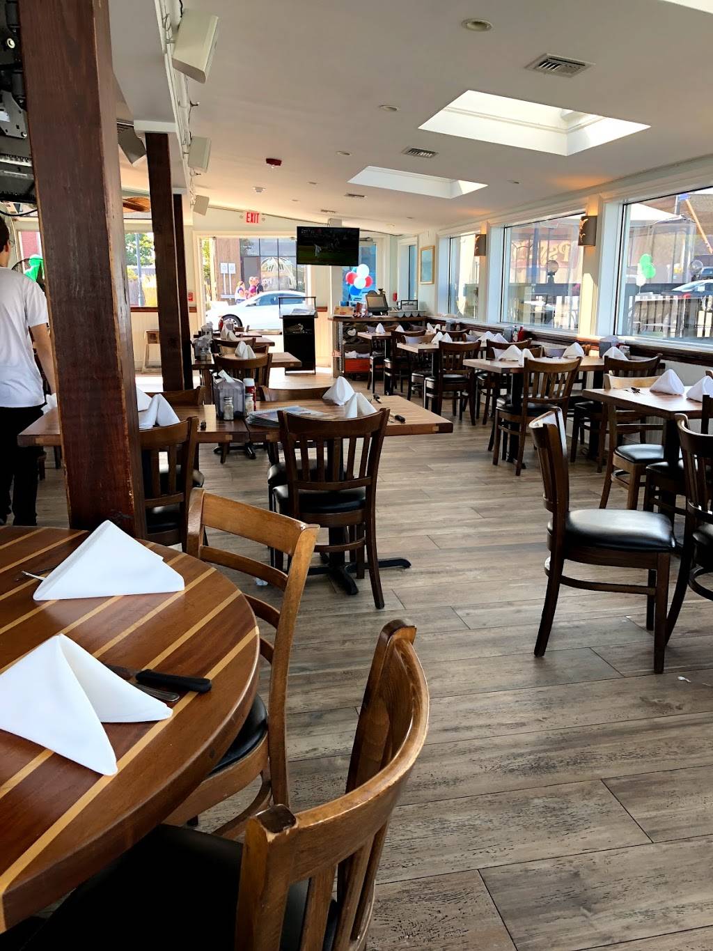 Braccos | restaurant | 319 Woodcleft Ave, Freeport, NY 11520, USA | 5163786589 OR +1 516-378-6589