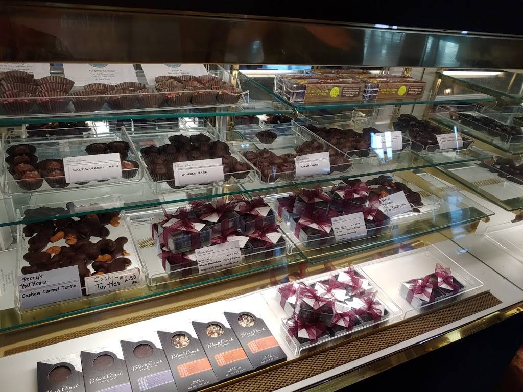 Lobster Pound Restaurant | restaurant | 2521 Atlantic Hwy, Lincolnville, ME 04849, USA | 2077895550 OR +1 207-789-5550