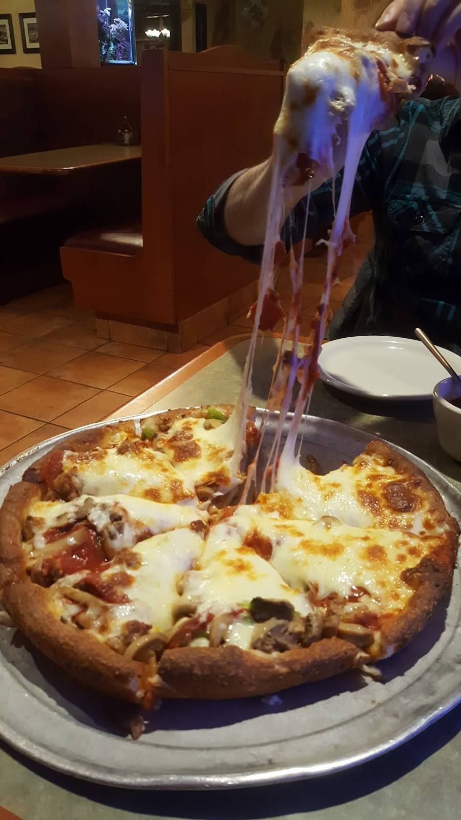 Carbones Pizzeria | restaurant | 1665 Yankee Doodle Rd, Eagan, MN 55121, USA | 6514526000 OR +1 651-452-6000