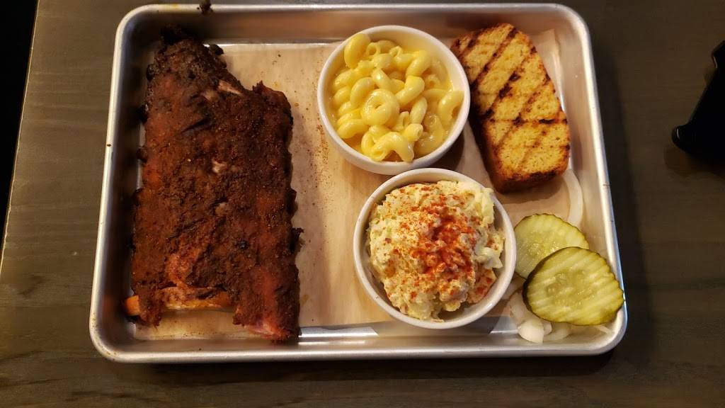 SmokeWorks | restaurant | 121 N College Ave, Bloomington, IN 47404, USA | 8122878190 OR +1 812-287-8190