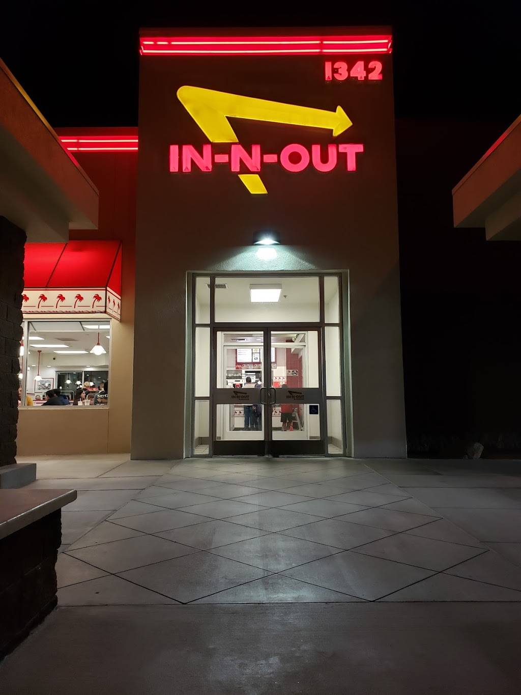 In-N-Out Burger | restaurant | 1342 S Alma School Rd, Mesa, AZ 85210, USA | 8007861000 OR +1 800-786-1000