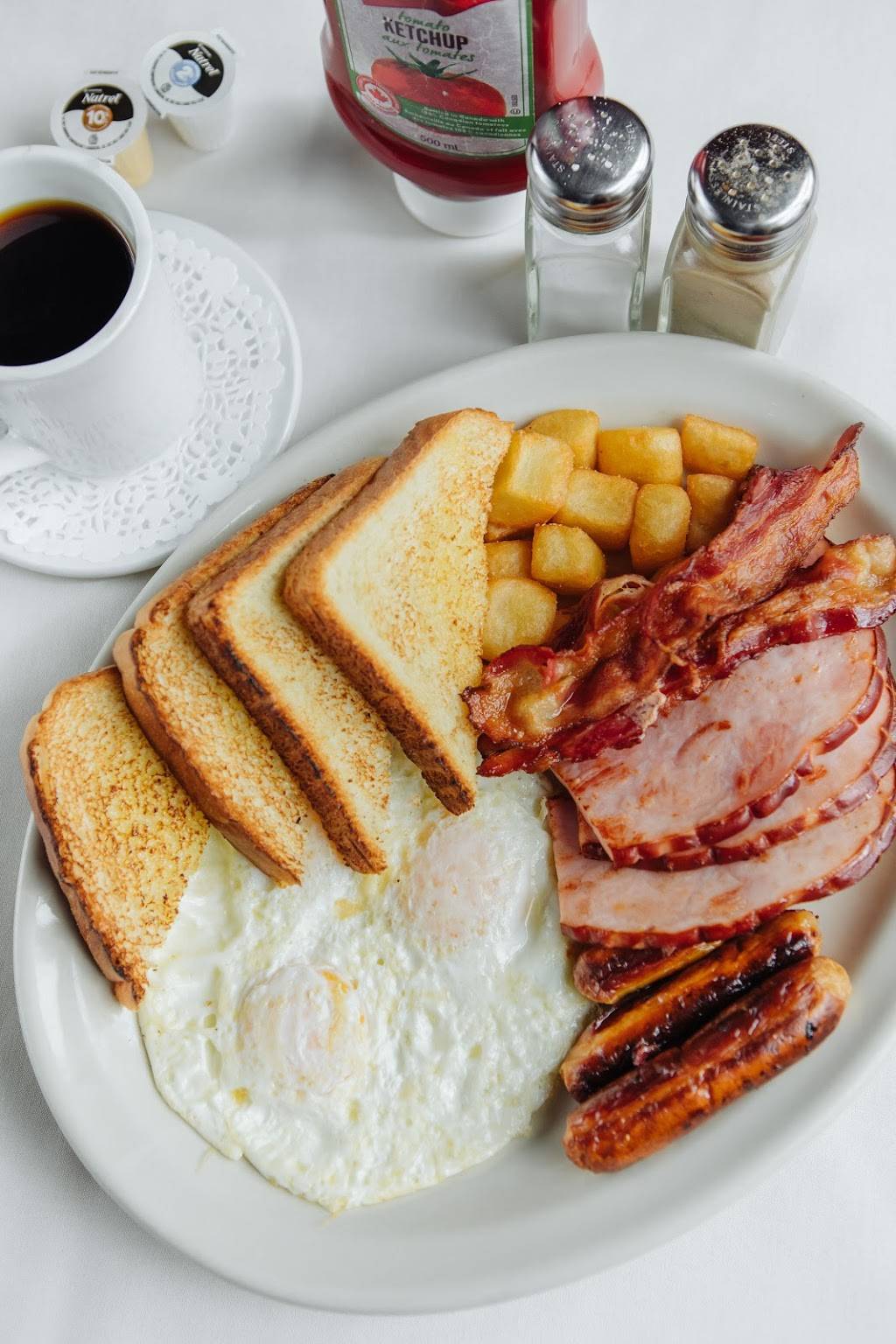 The Shire | restaurant | 385 Queensway West, Simcoe, ON N3Y 2M9, Canada | 5194293300 OR +1 519-429-3300