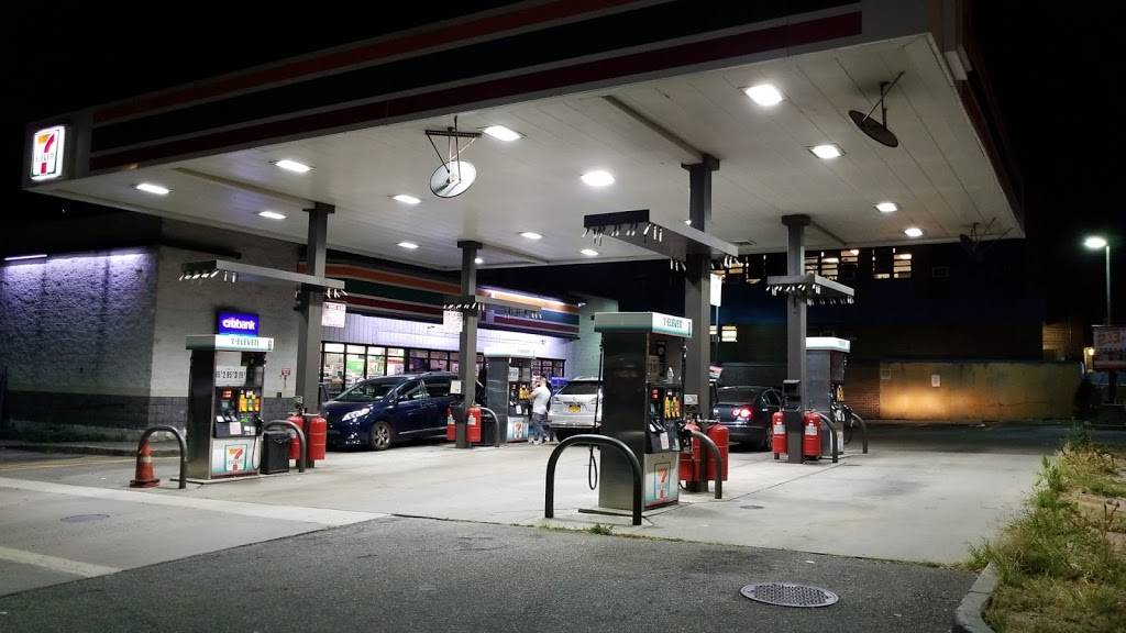 7-Eleven | bakery | 301 65th St, Brooklyn, NY 11220, USA | 7184399280 OR +1 718-439-9280