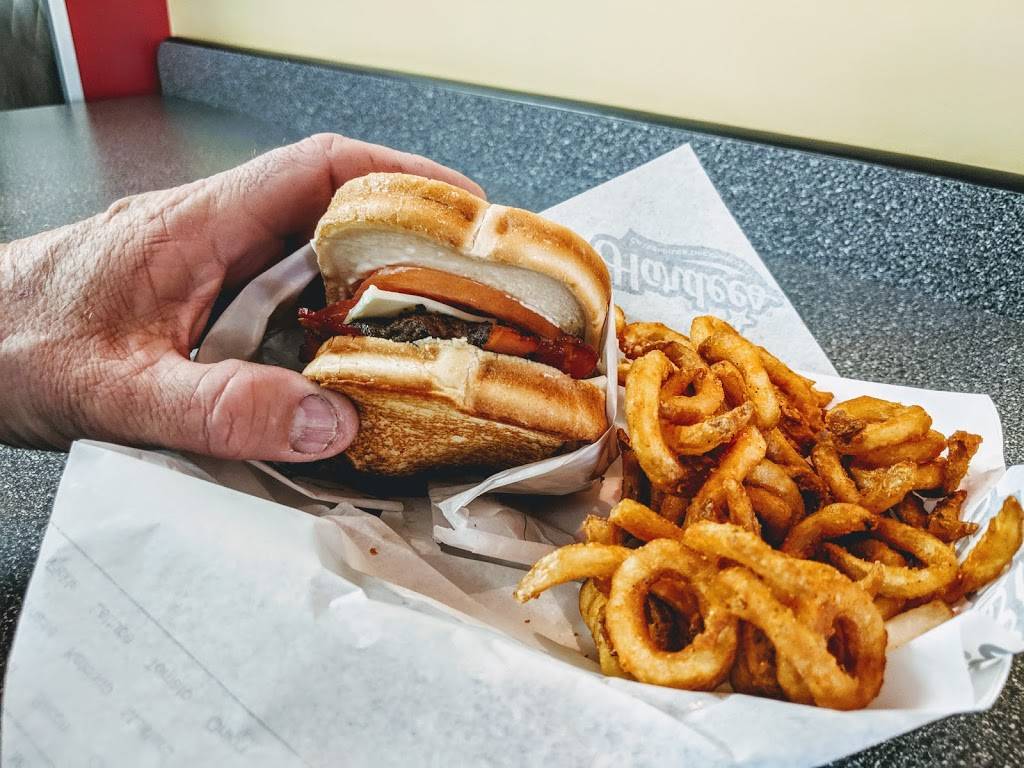 Hardees | restaurant | 1001 W Walnut St, Oglesby, IL 61348, USA | 8158833691 OR +1 815-883-3691