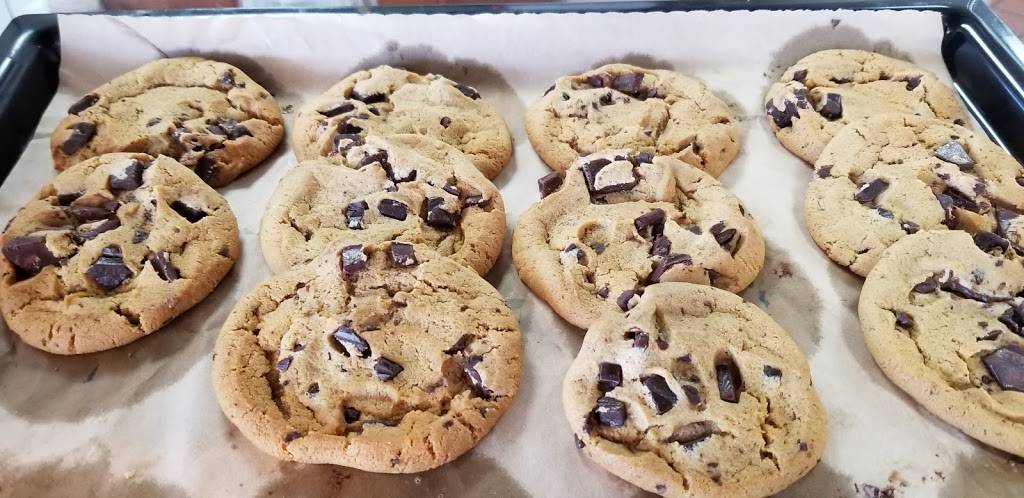 Hollywood burger | restaurant | 1200 S Blue Mound Rd, Fort Worth, TX 76131, USA | 8173060777 OR +1 817-306-0777