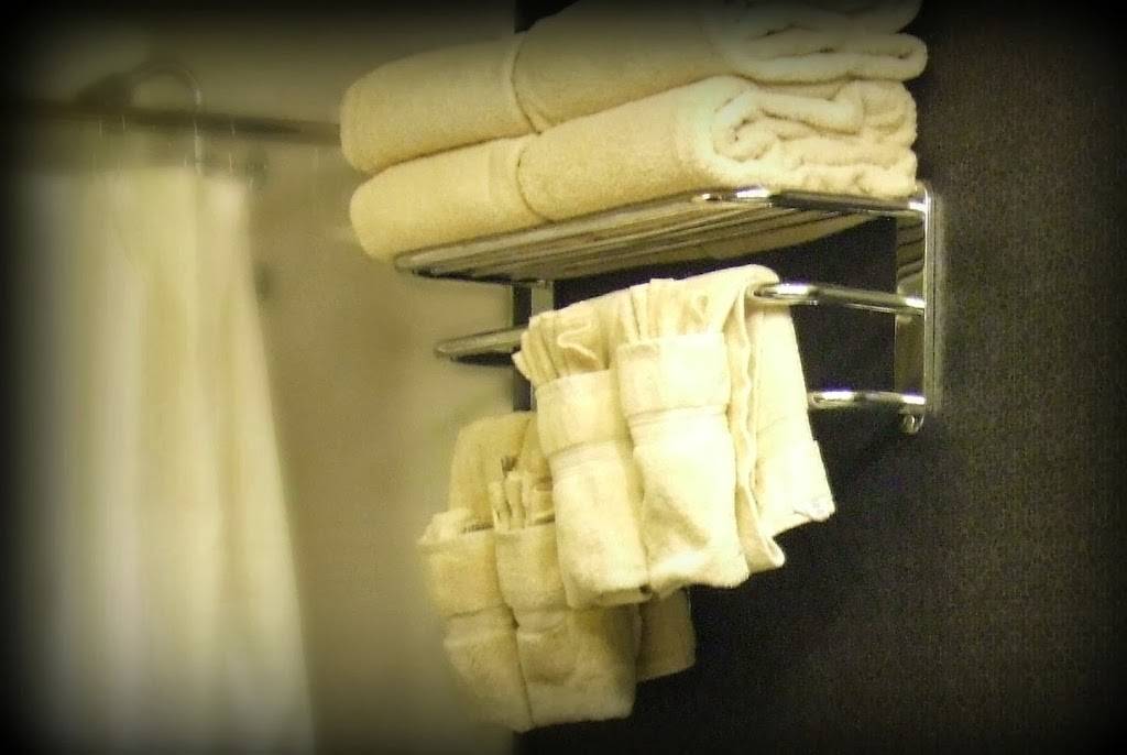 Ambassador Inn | restaurant | 2301 W Wisconsin Ave, Milwaukee, WI 53233, USA | 4143420000 OR +1 414-342-0000