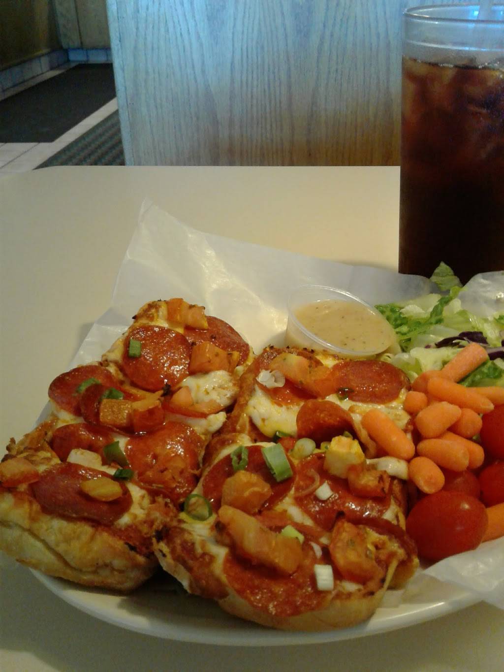 Round Table Pizza | meal delivery | 2424 Magowan Dr, Santa Rosa, CA 95405, USA | 7075281200 OR +1 707-528-1200