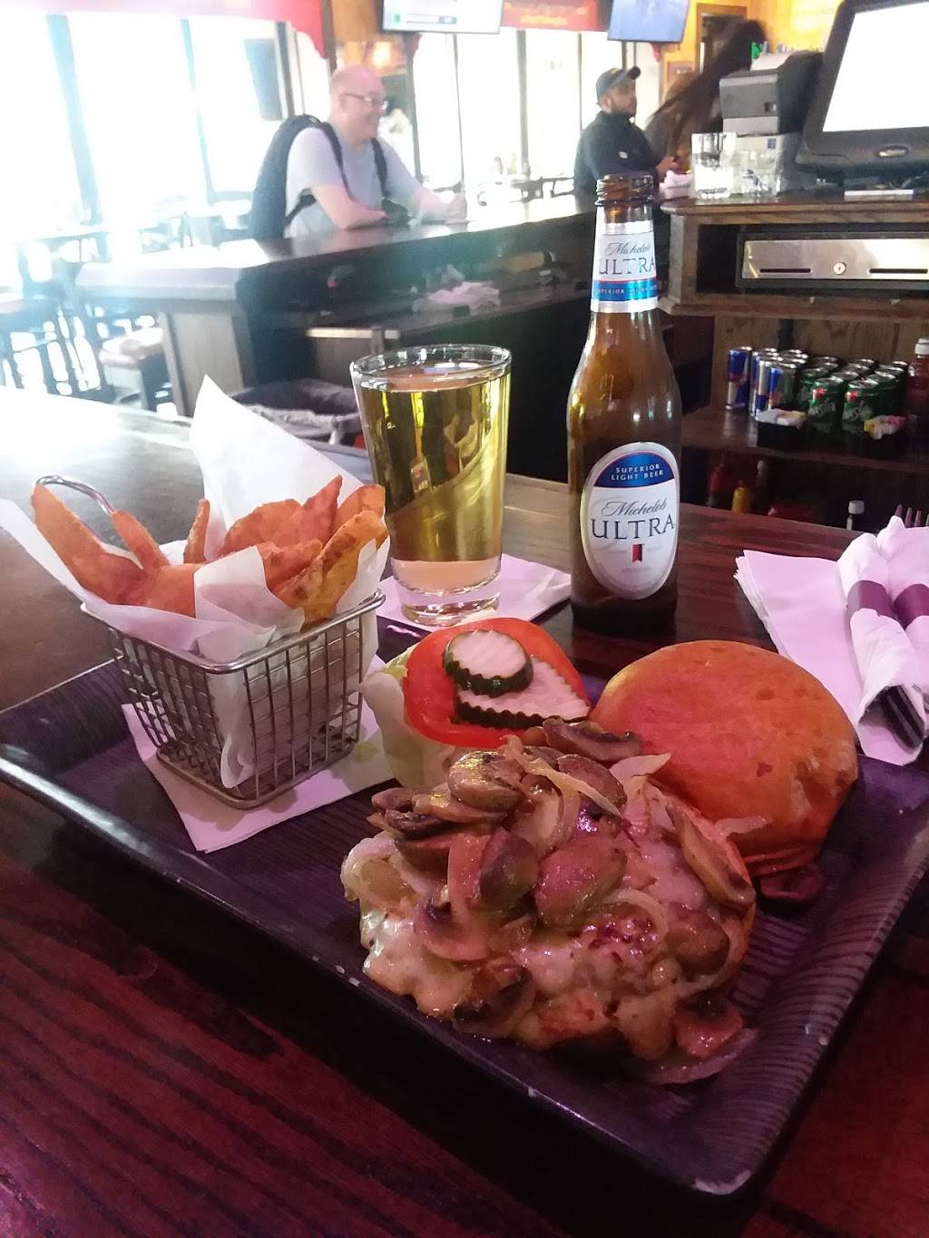 Alumni Club | restaurant | 1540 N Roselle Rd, Schaumburg, IL 60195, USA | 8475197555 OR +1 847-519-7555