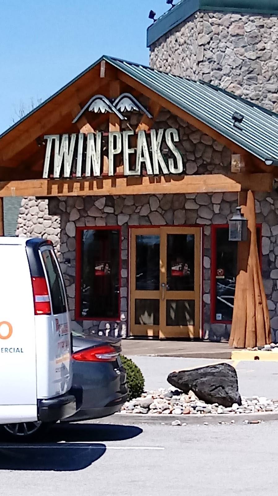 Twin Peaks Indianapolis | restaurant | 6880 E 82nd St, Indianapolis, IN 46250, USA | 3179130992 OR +1 317-913-0992
