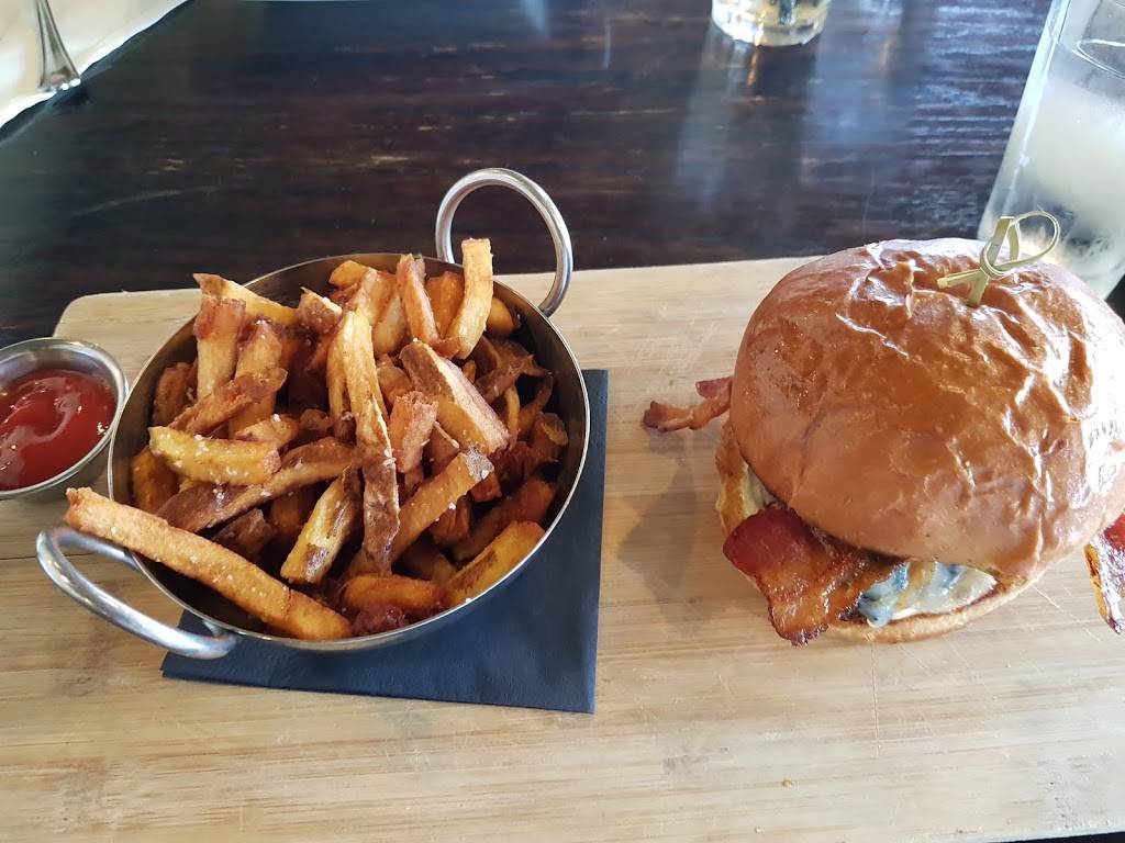 Portside Tavern | restaurant | 72 North St, Hyannis, MA 02601, USA | 5085349600 OR +1 508-534-9600