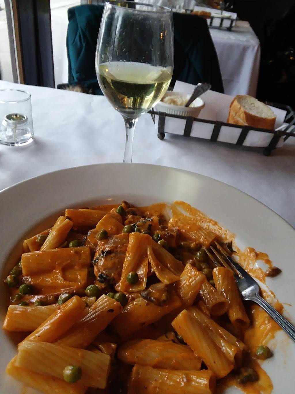 Piazza Bella Trattoria & Osteria | restaurant | 2114 W Roscoe St, Chicago, IL 60618, USA | 7734777330 OR +1 773-477-7330