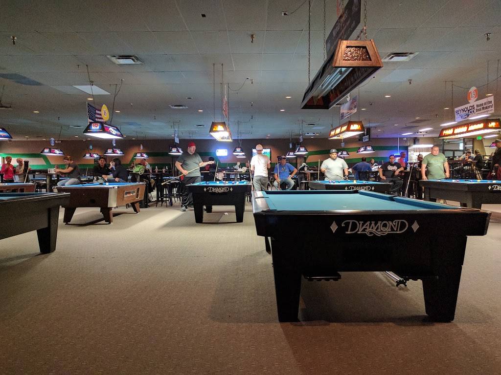 Sharkys Billiards | restaurant | 2902 E Kimberly Rd suite 2, Davenport, IA 52807, USA | 5633597225 OR +1 563-359-7225