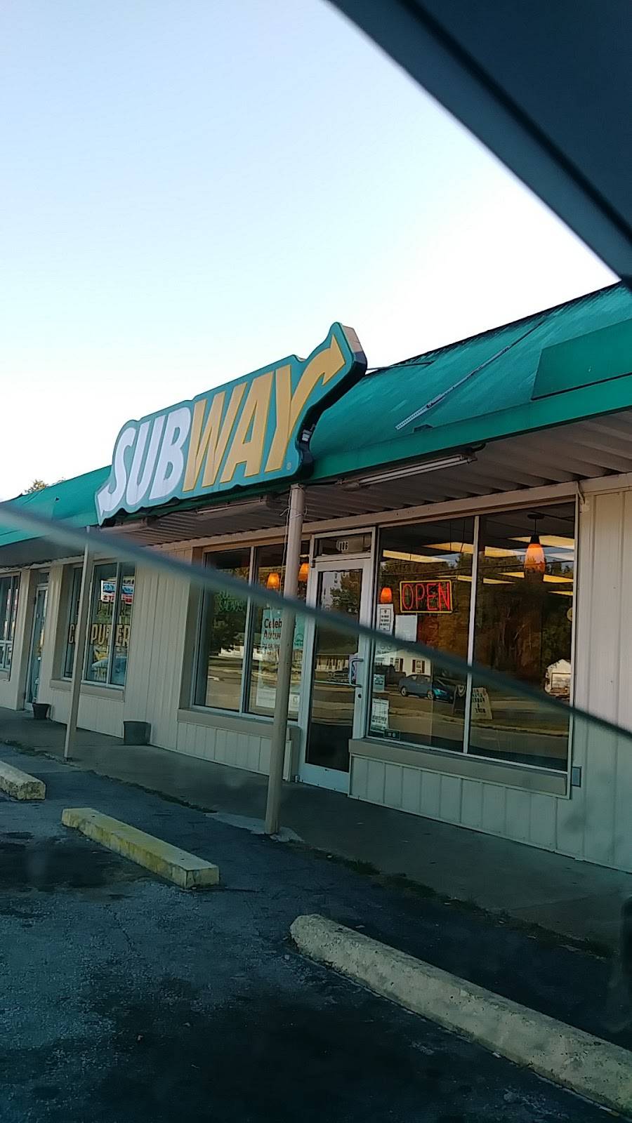 Subway | meal takeaway | 104 S Ash St, Buffalo, MO 65622, USA | 4173451512 OR +1 417-345-1512