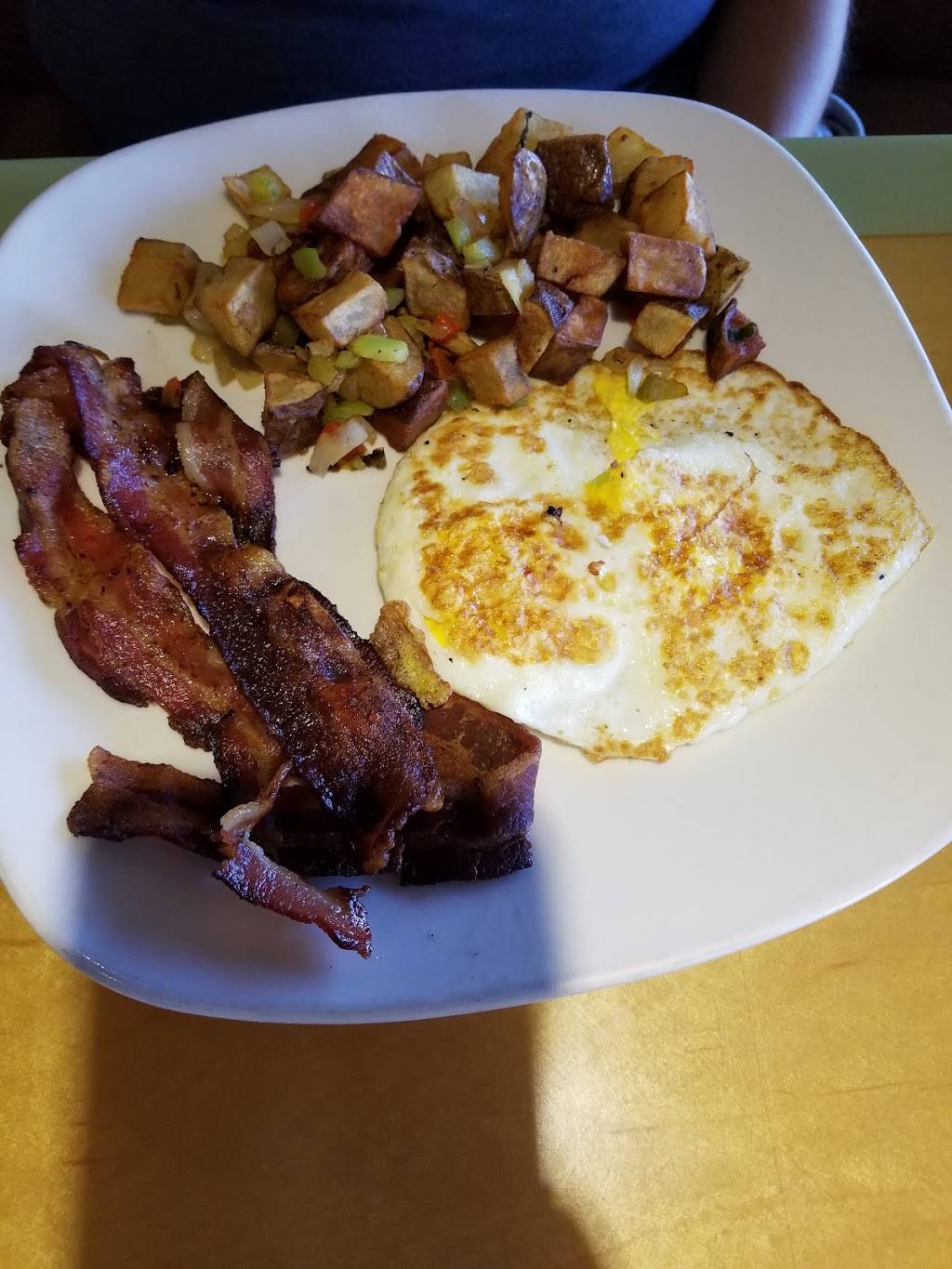 Woodys Diner | restaurant | 24321 Avenida De La Carlota, Laguna Hills, CA 92653, USA | 9494586500 OR +1 949-458-6500