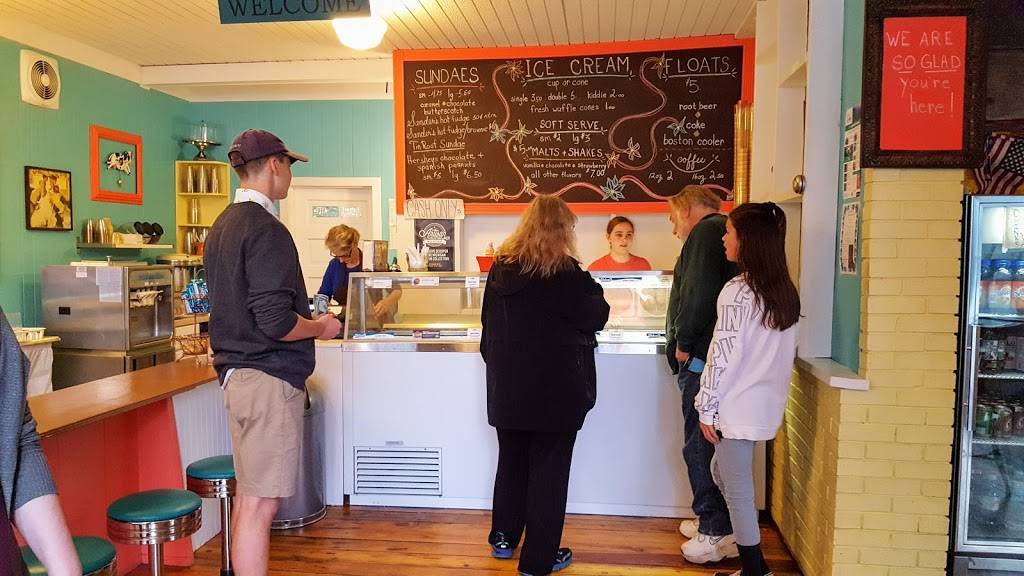 Little Finger Eatery | restaurant | 10213 W Front St, Empire, MI 49630, USA | 2318352168 OR +1 231-835-2168