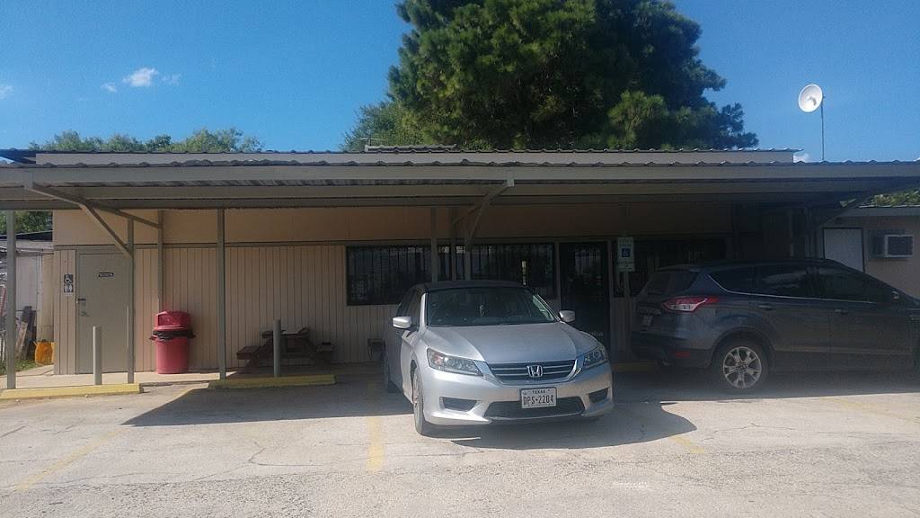 Lil Jim’s Country Cafe | restaurant | 1203 Heickman Rd, Somerset, TX 78069, USA | 8304291009 OR +1 830-429-1009