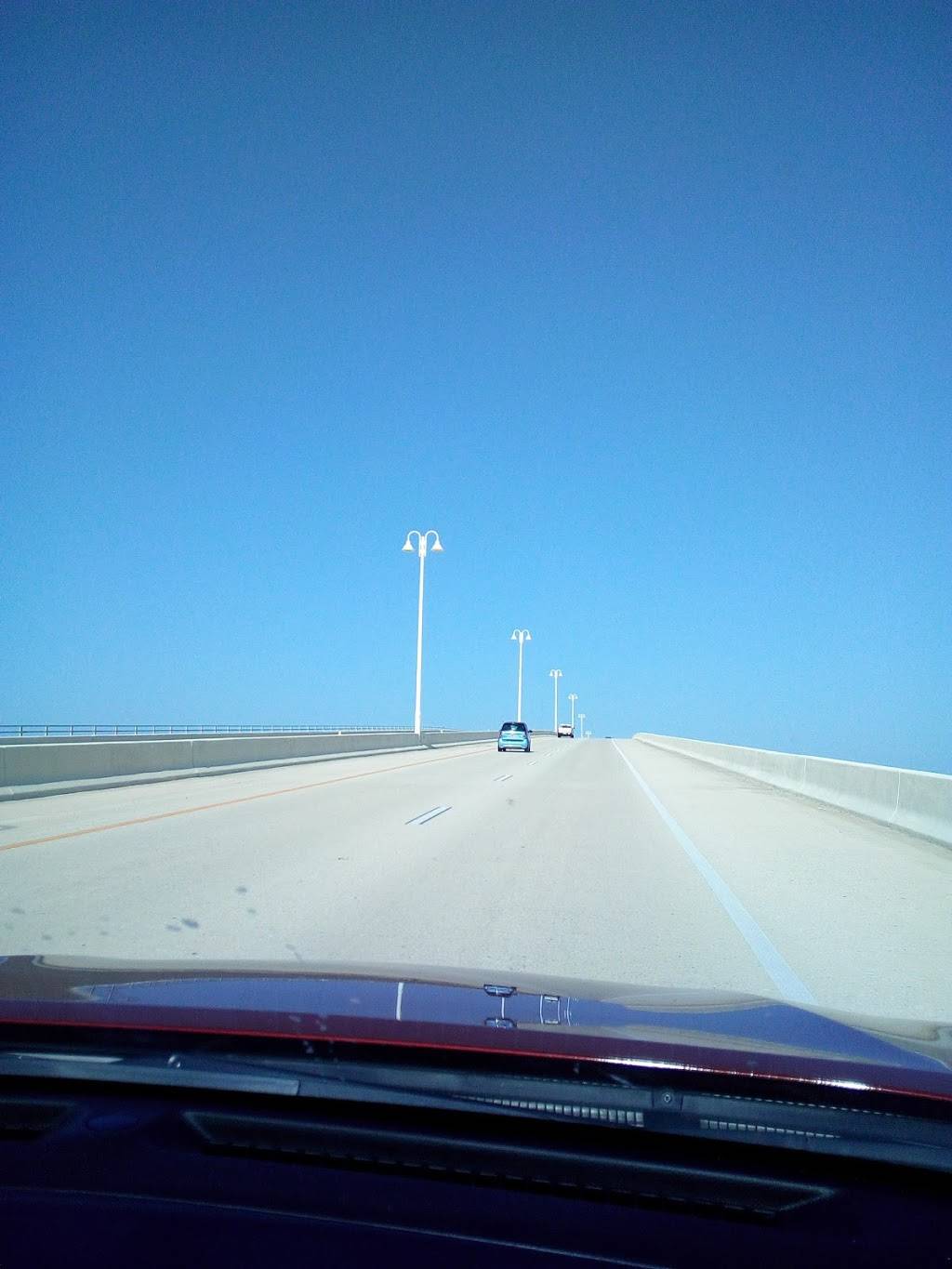 Isla Del Sol Yacht & Country Club | restaurant | 6000 Sun Blvd, St. Petersburg, FL 33715, USA | 7279064752 OR +1 727-906-4752