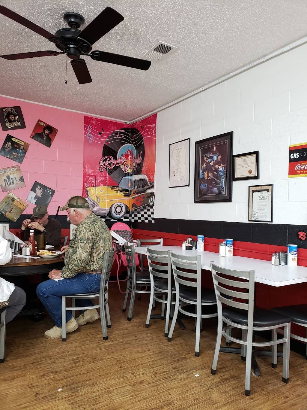 Rockabilly Cafe | restaurant | 103 S Front St, Selmer, TN 38375, USA | 7316456070 OR +1 731-645-6070