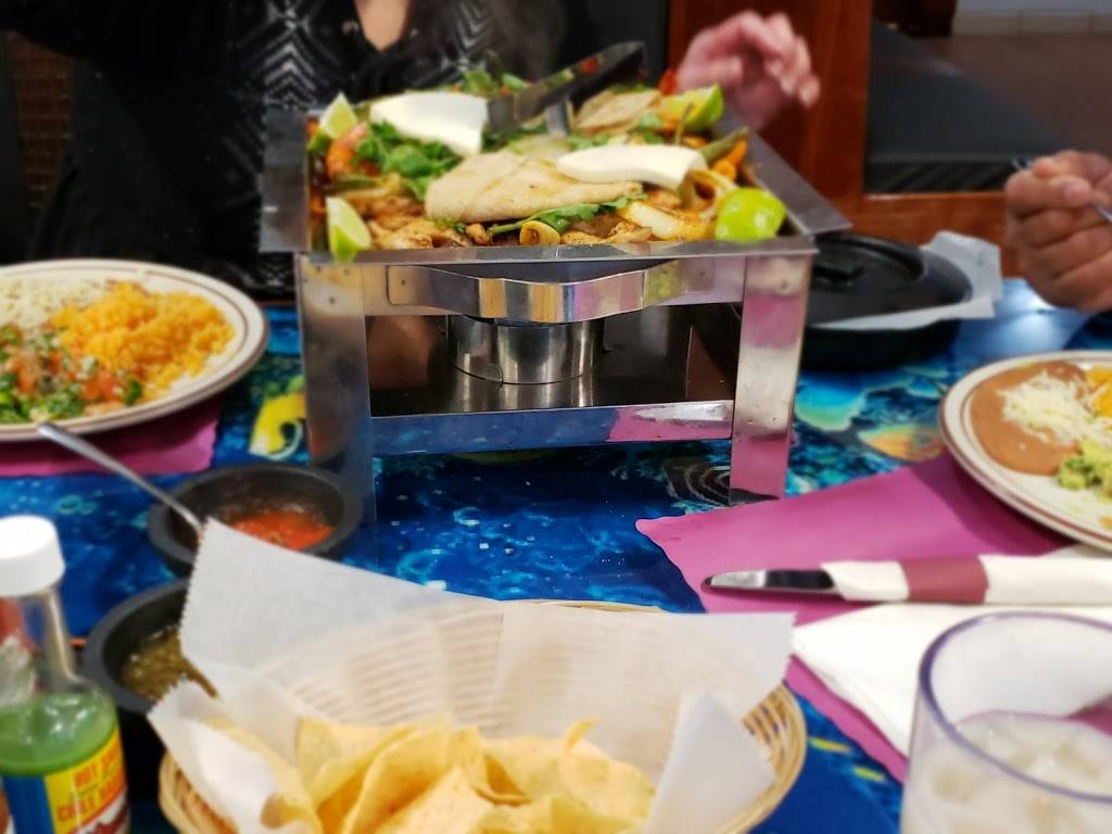 La Carreta Vieja | restaurant | 1339 W Greenfield Ave, Milwaukee, WI 53204, USA | 4142265419 OR +1 414-226-5419