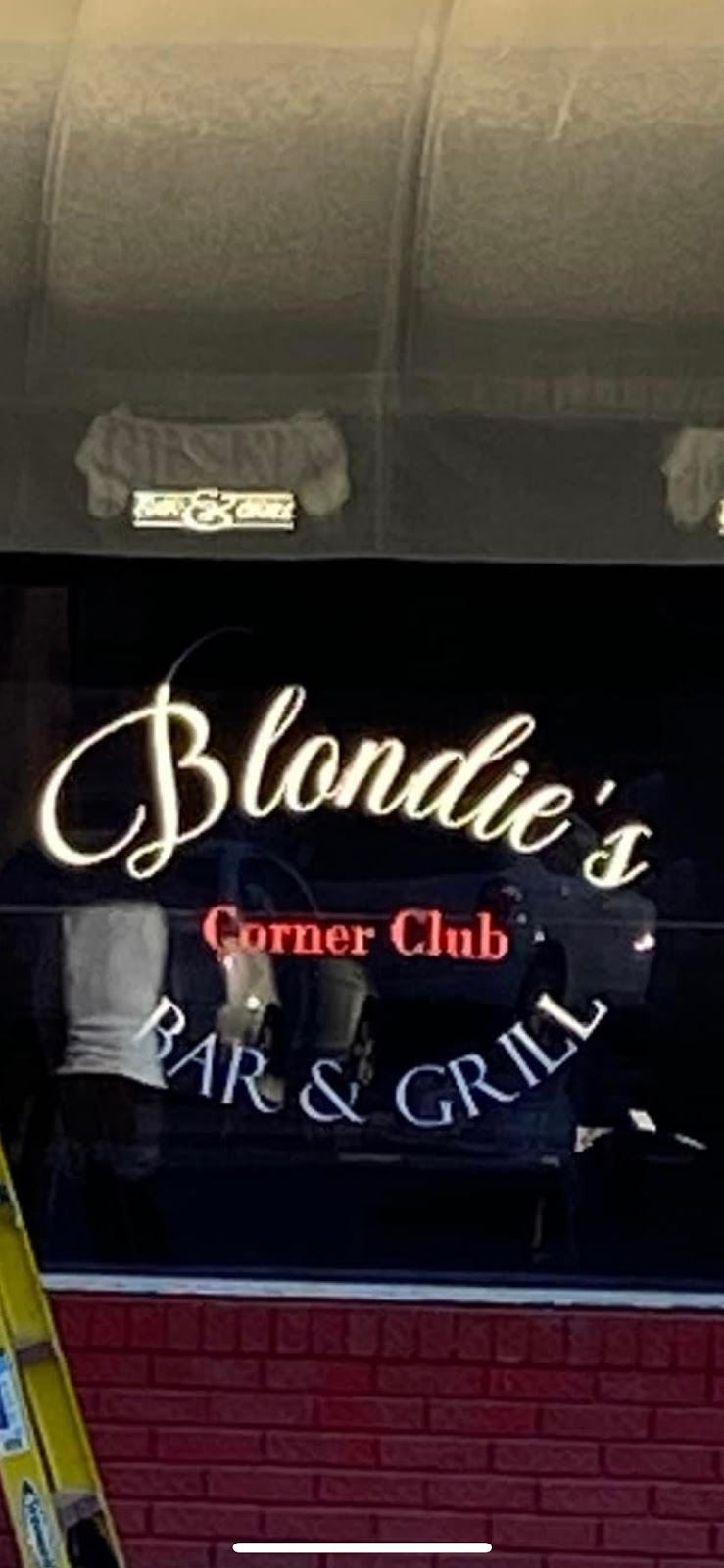 Blondie’s Bar and Grill | restaurant | 5831 Merriam Dr, Merriam, KS 66203, USA | 9134130045 OR +1 913-413-0045