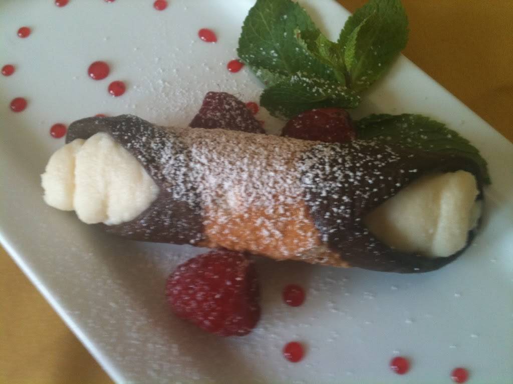 Casa Di Francescas | restaurant | 2022 Seneca St, Buffalo, NY 14210, USA | 7167839595 OR +1 716-783-9595