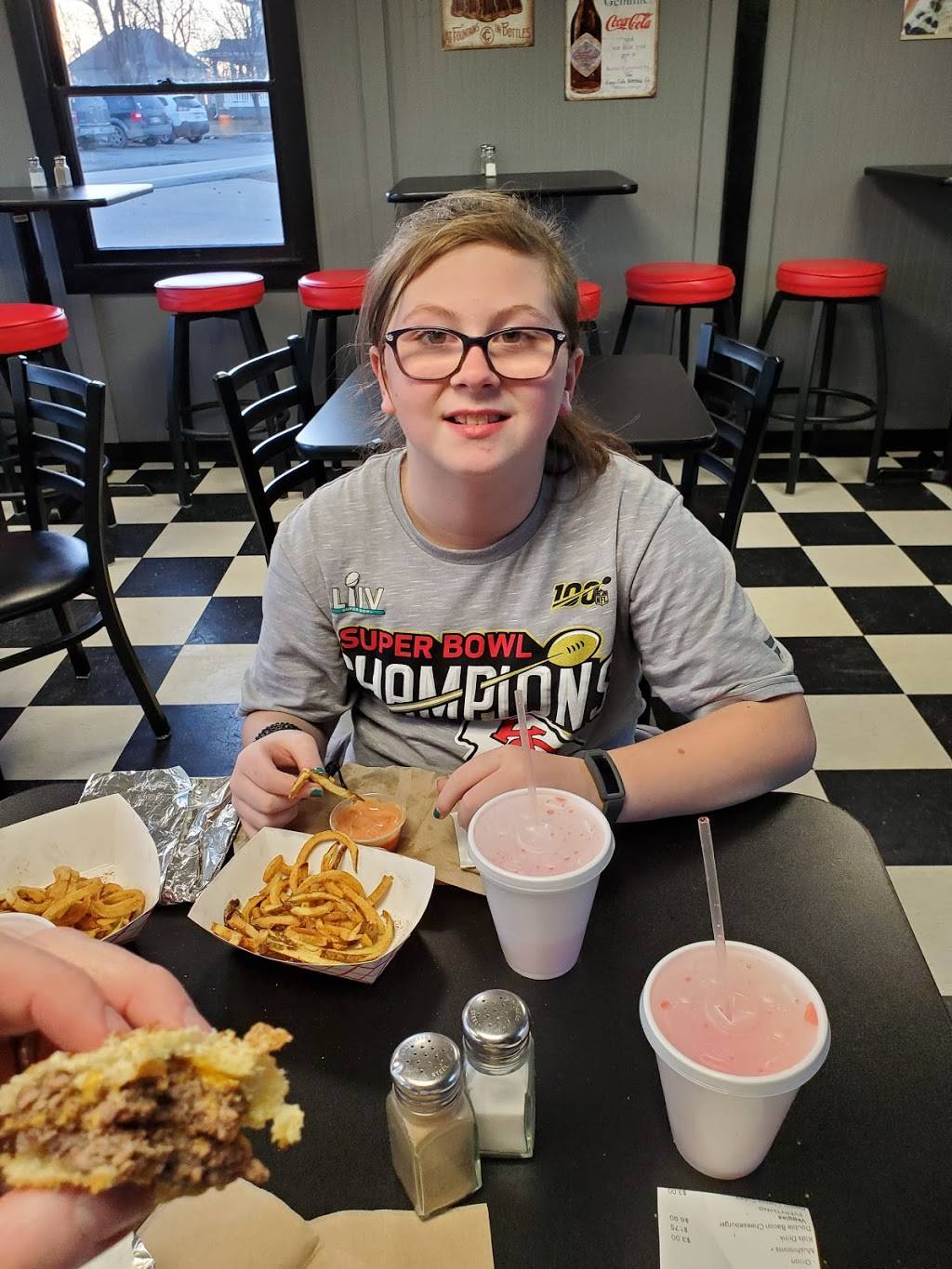 The Suzy Q | restaurant | 159 S Peculiar Dr, Peculiar, MO 64078, USA | 8167790806 OR +1 816-779-0806