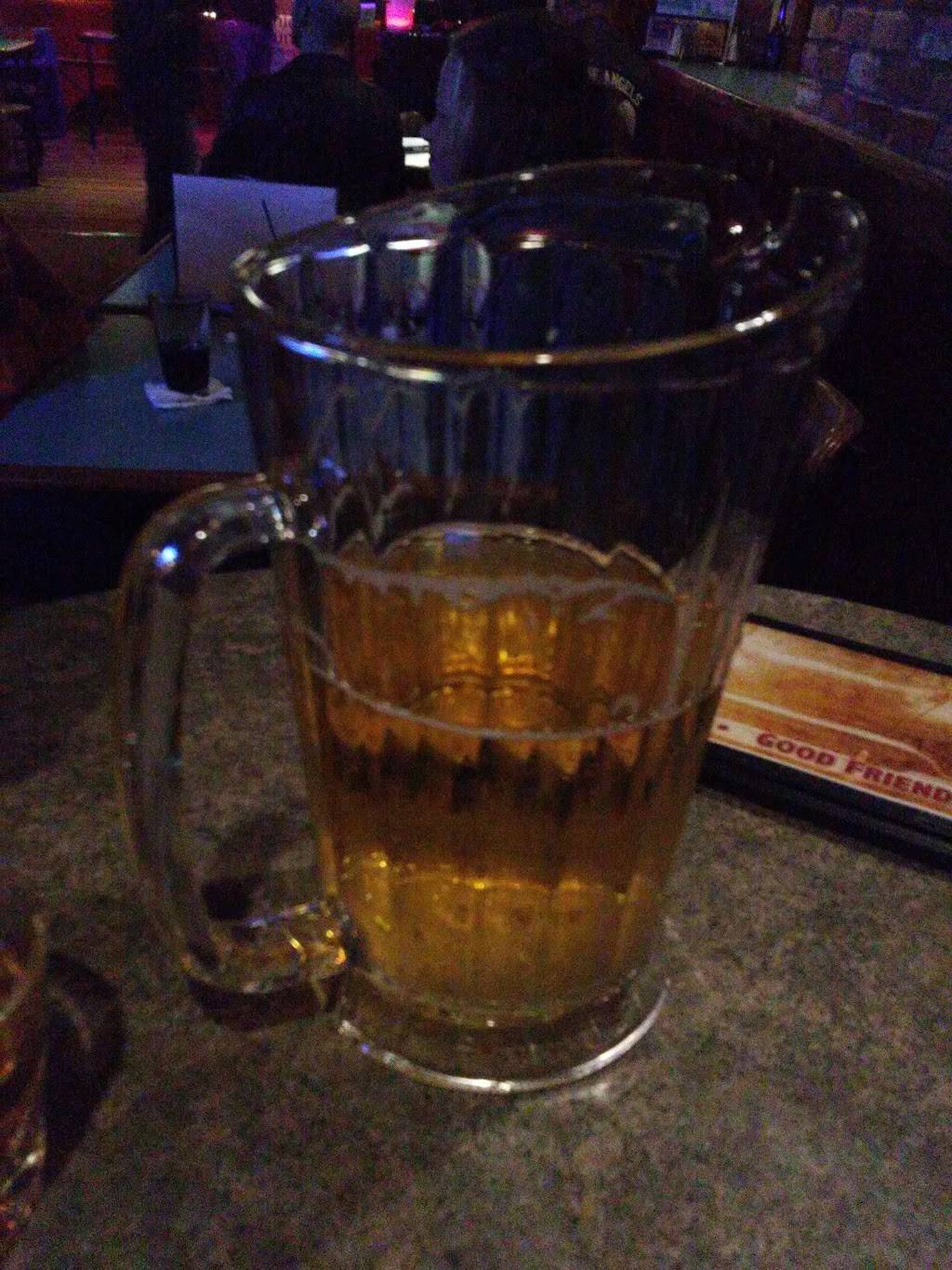 Luckys | restaurant | 400 Baker St, Lansing, MI 48910, USA | 5179936309 OR +1 517-993-6309