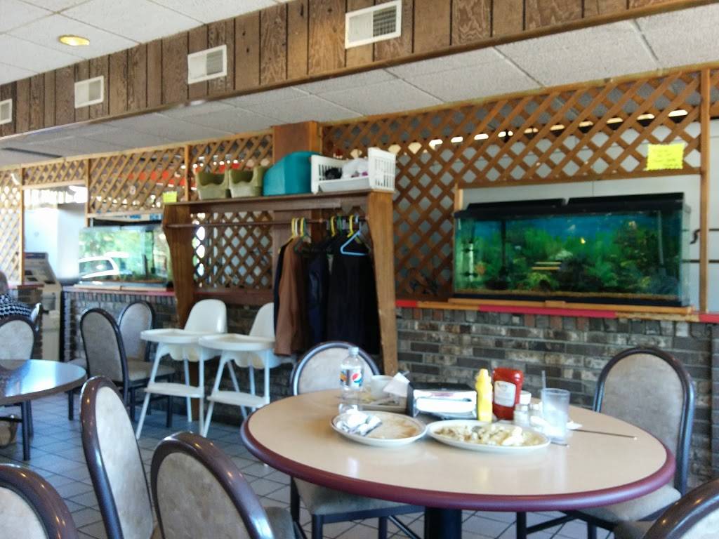 Tom Thumb Drive In | restaurant | 1412 A St W, Fort Dodge, IA 50501, USA | 5159554051 OR +1 515-955-4051