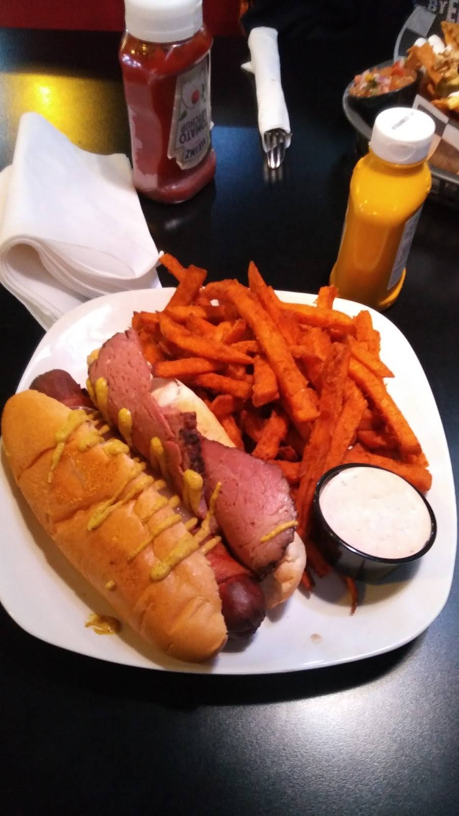 Field House | restaurant | 2042 E Copper Ave #101, Fresno, CA 93730, USA | 5594338750 OR +1 559-433-8750