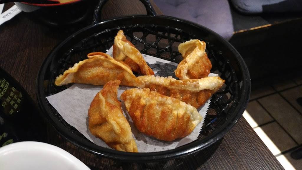 Tomodachi Sushi | restaurant | 10975 Weyburn Ave, Los Angeles, CA 90024, USA | 3108248805 OR +1 310-824-8805