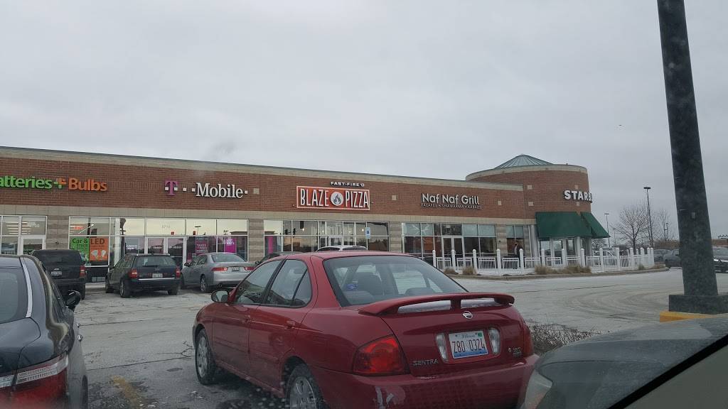 Blaze Pizza | meal takeaway | 5712 W Touhy Ave, Niles, IL 60714, USA | 8472649262 OR +1 847-264-9262