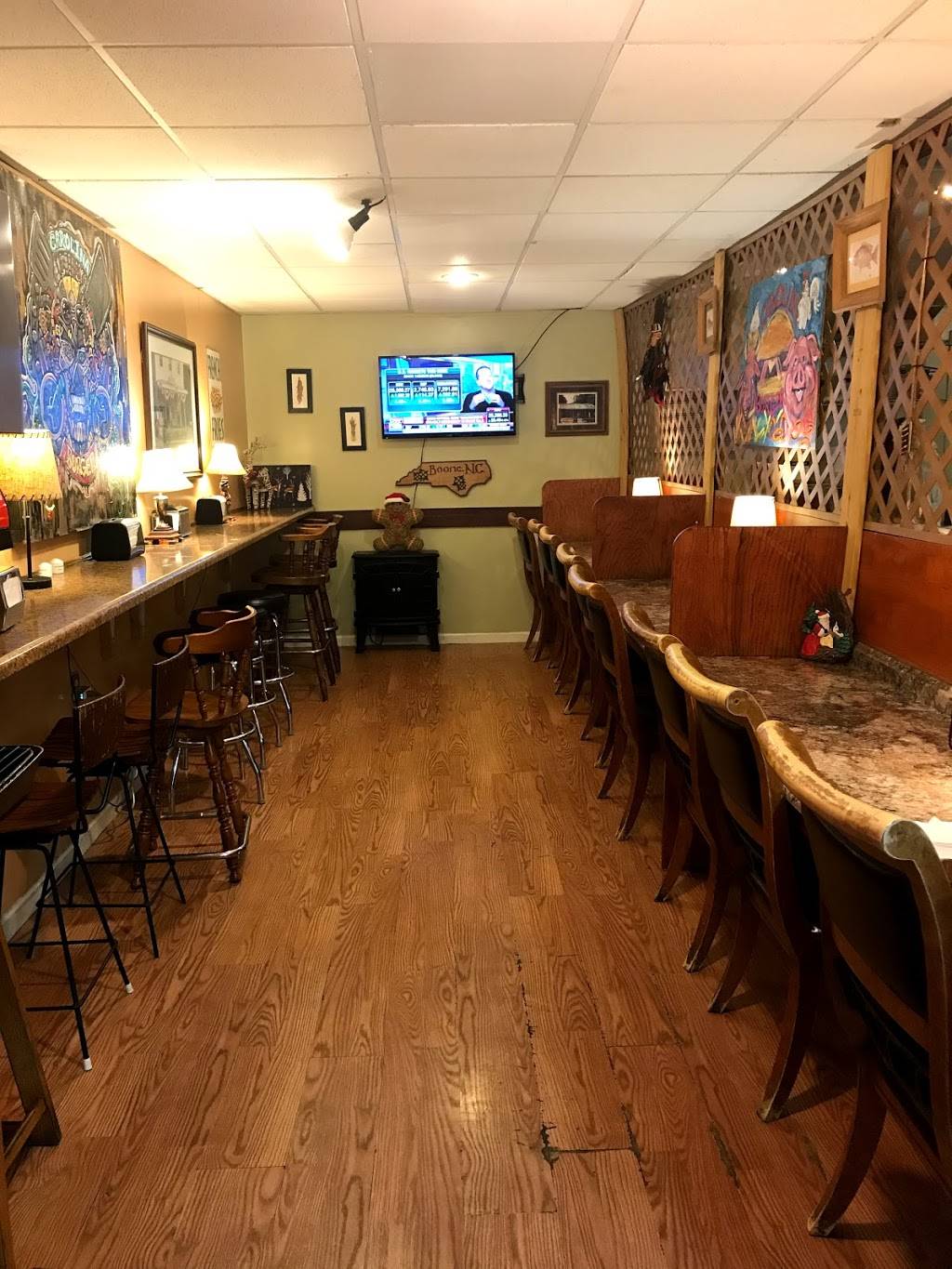 Carolina Burger | restaurant | 606 Blowing Rock Blvd, Lenoir, NC 28645, USA | 8287589707 OR +1 828-758-9707