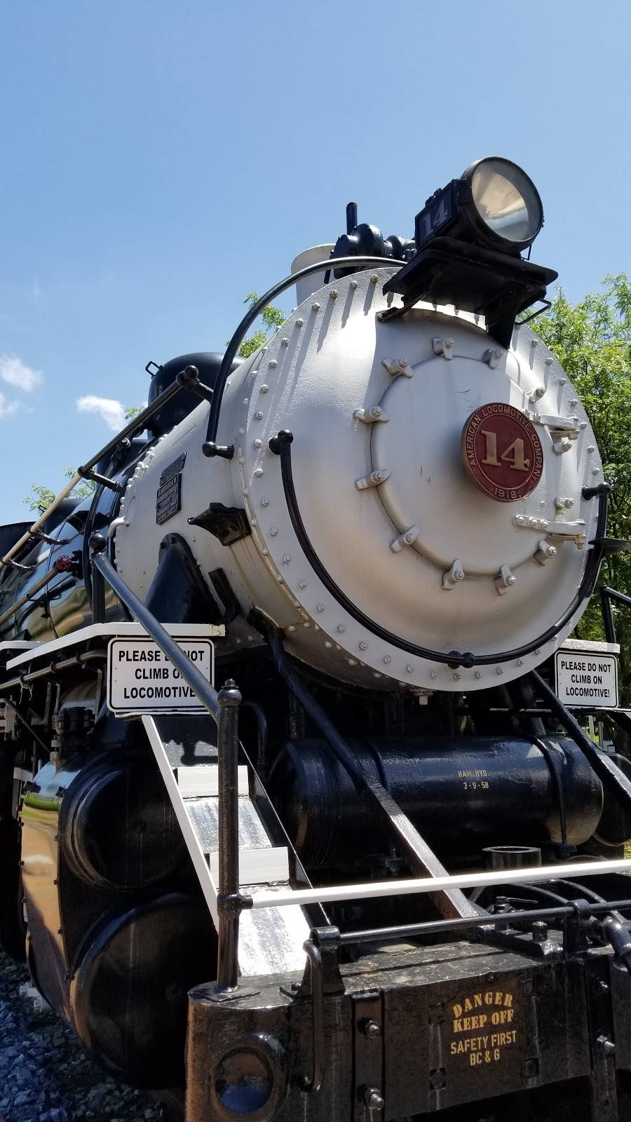 Java Junction | restaurant | 5 S Summit Ave, Gaithersburg, MD 20877, USA | 3019487107 OR +1 301-948-7107