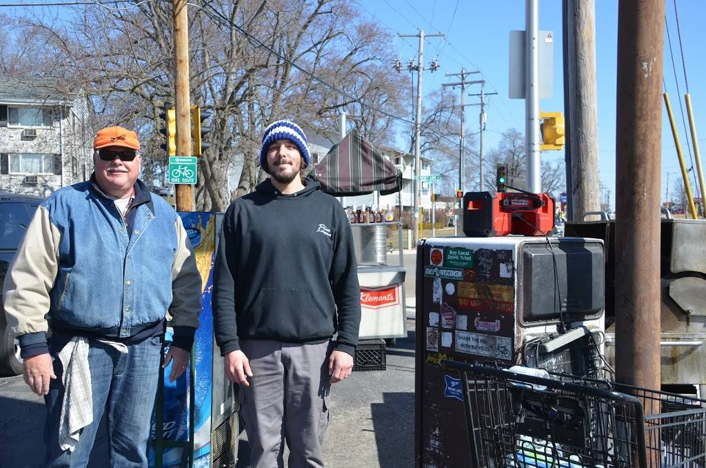 Bruisers Pizza Subs Salads | restaurant | 689 Milwaukee Ave, Burlington, WI 53105, USA | 2627636008 OR +1 262-763-6008