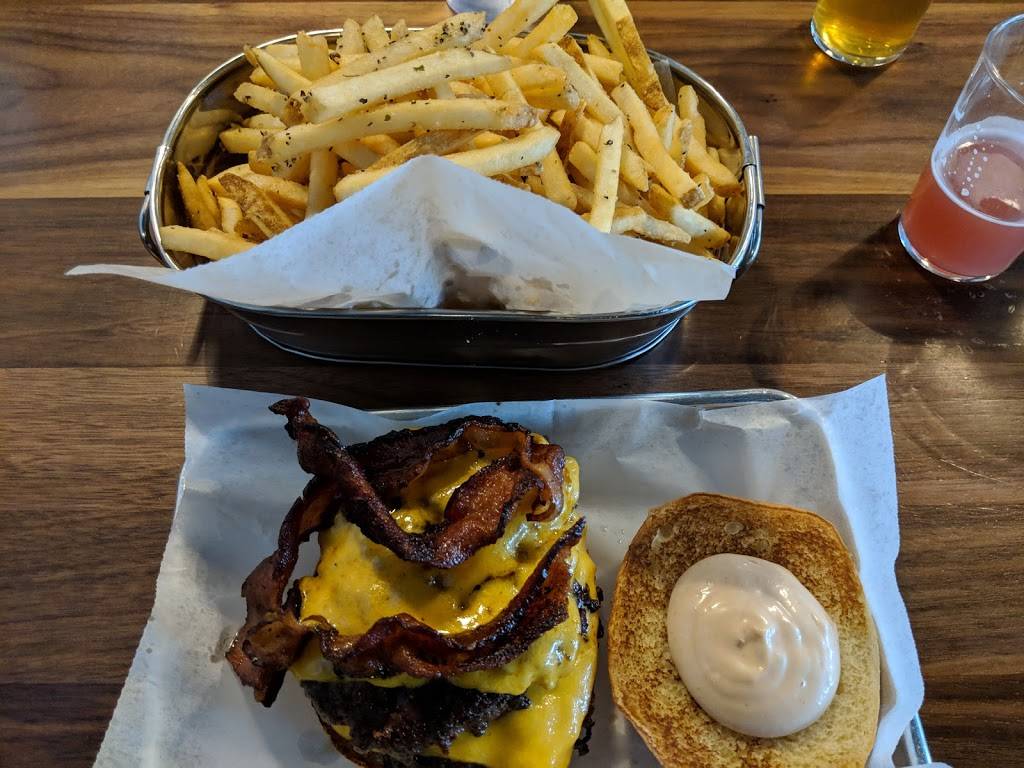 Tap Society | restaurant | 4555 Grand Ave S, Minneapolis, MN 55419, USA | 6123547045 OR +1 612-354-7045