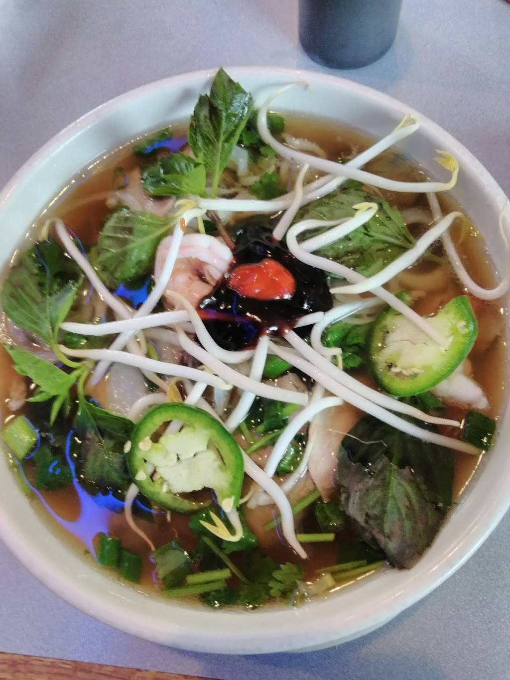 Pho Da Lat Restaurant | restaurant | 475 Chelmsford St, Lowell, MA 01851, USA | 9784533303 OR +1 978-453-3303