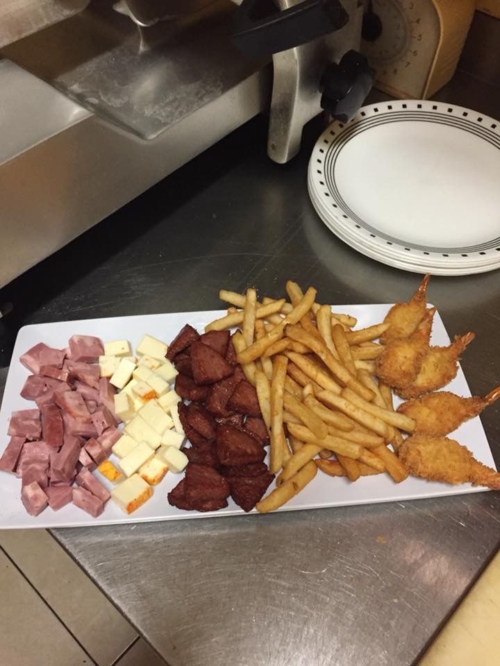 La Lunita Coffee Shop | restaurant | 2200 W 8th Ct, Hialeah, FL 33010, USA | 3058823933 OR +1 305-882-3933