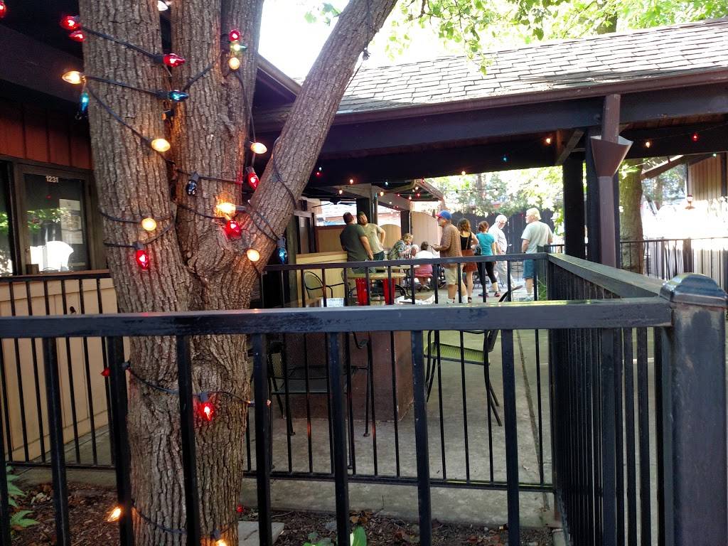 Olivers In the Heights | restaurant | 1231 E Samuel Ave, Peoria Heights, IL 61616, USA | 3096811779 OR +1 309-681-1779