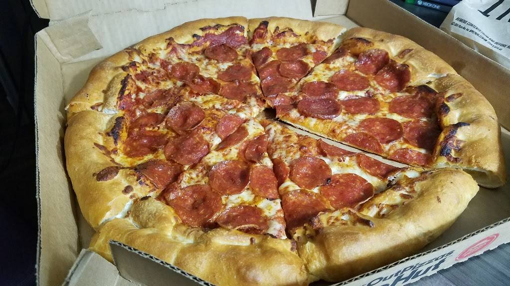 Pizza Hut | restaurant | 162 Chase Ave, Waterbury, CT 06704, USA | 2037570050 OR +1 203-757-0050