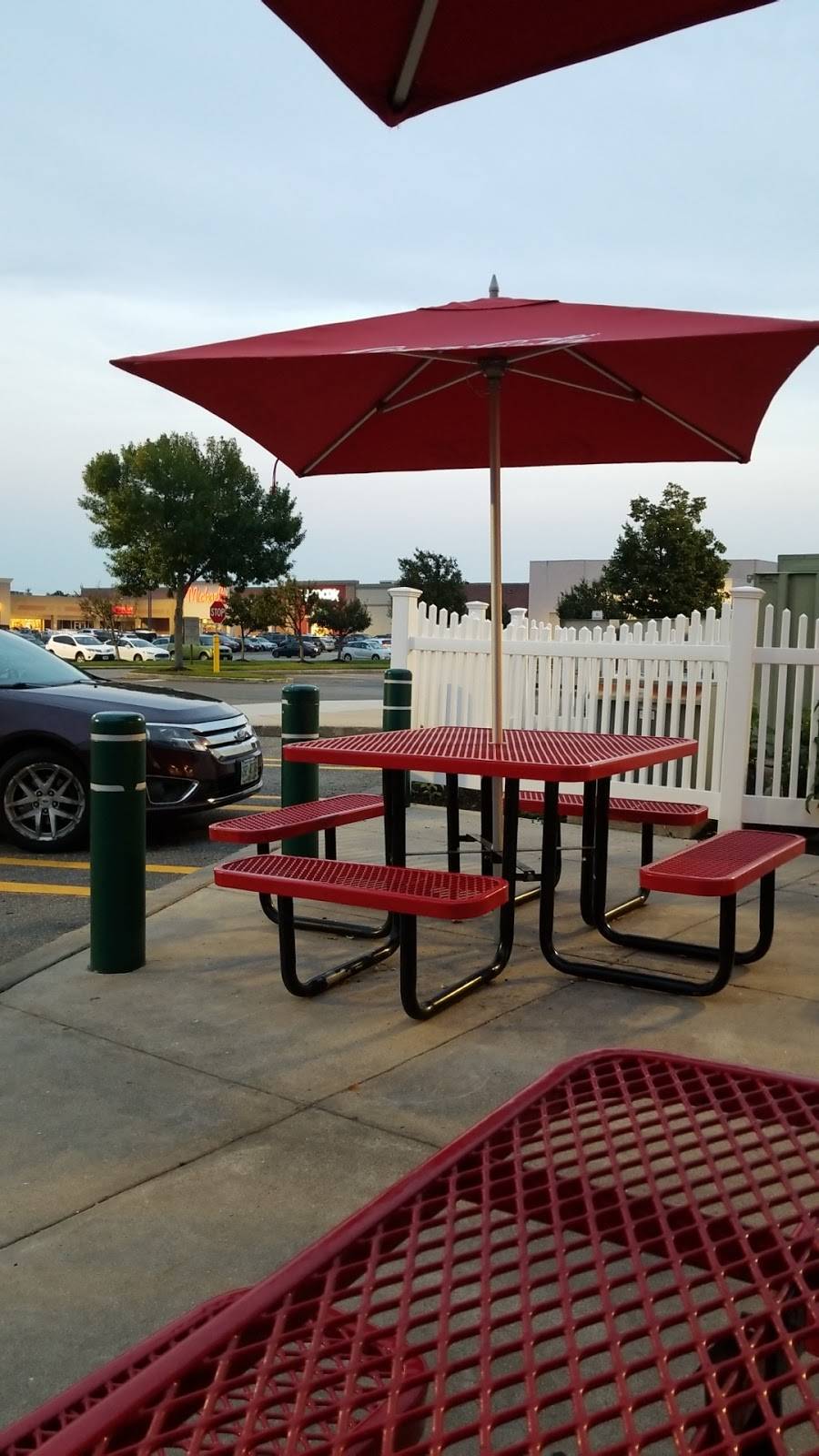 Five Guys | meal takeaway | 258 Daniel Webster Hwy, Nashua, NH 03060, USA | 6038970025 OR +1 603-897-0025