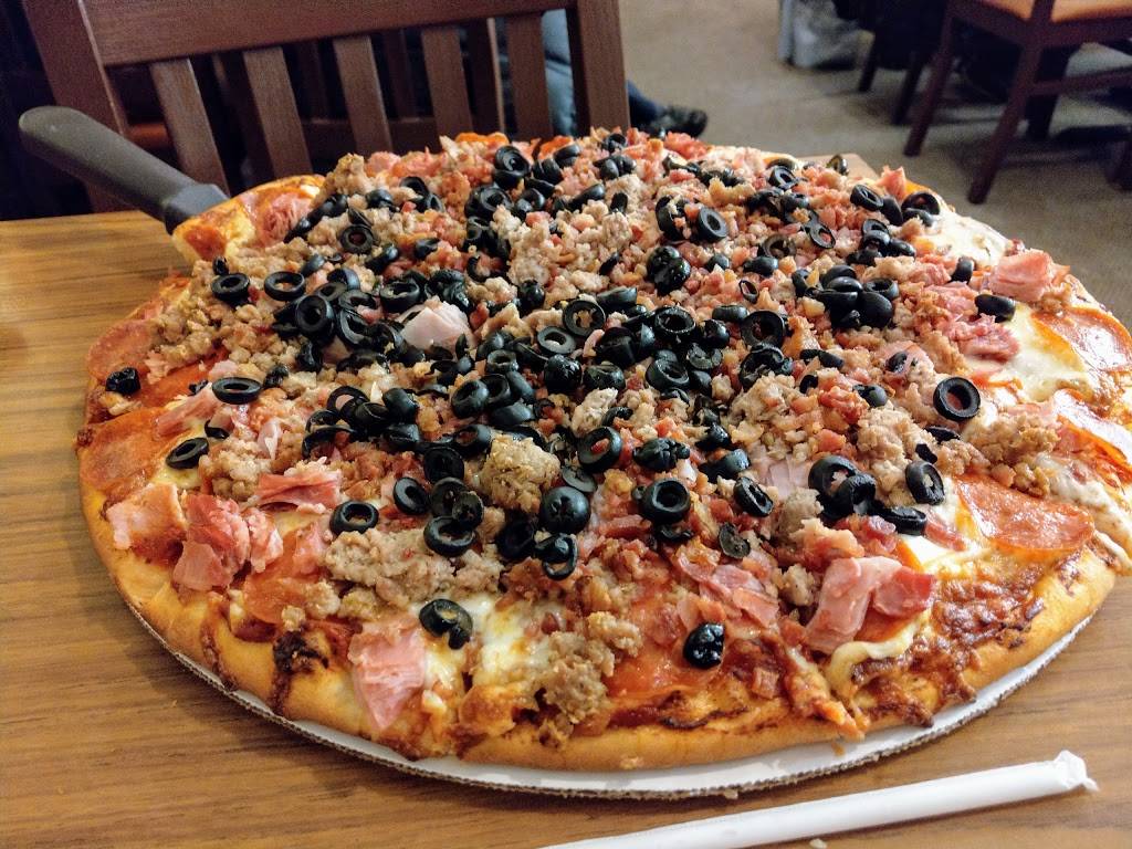 Chuck Wagon Pizza | meal delivery | 971 N Lakeshore Dr, Ludington, MI 49431, USA | 2318432852 OR +1 231-843-2852