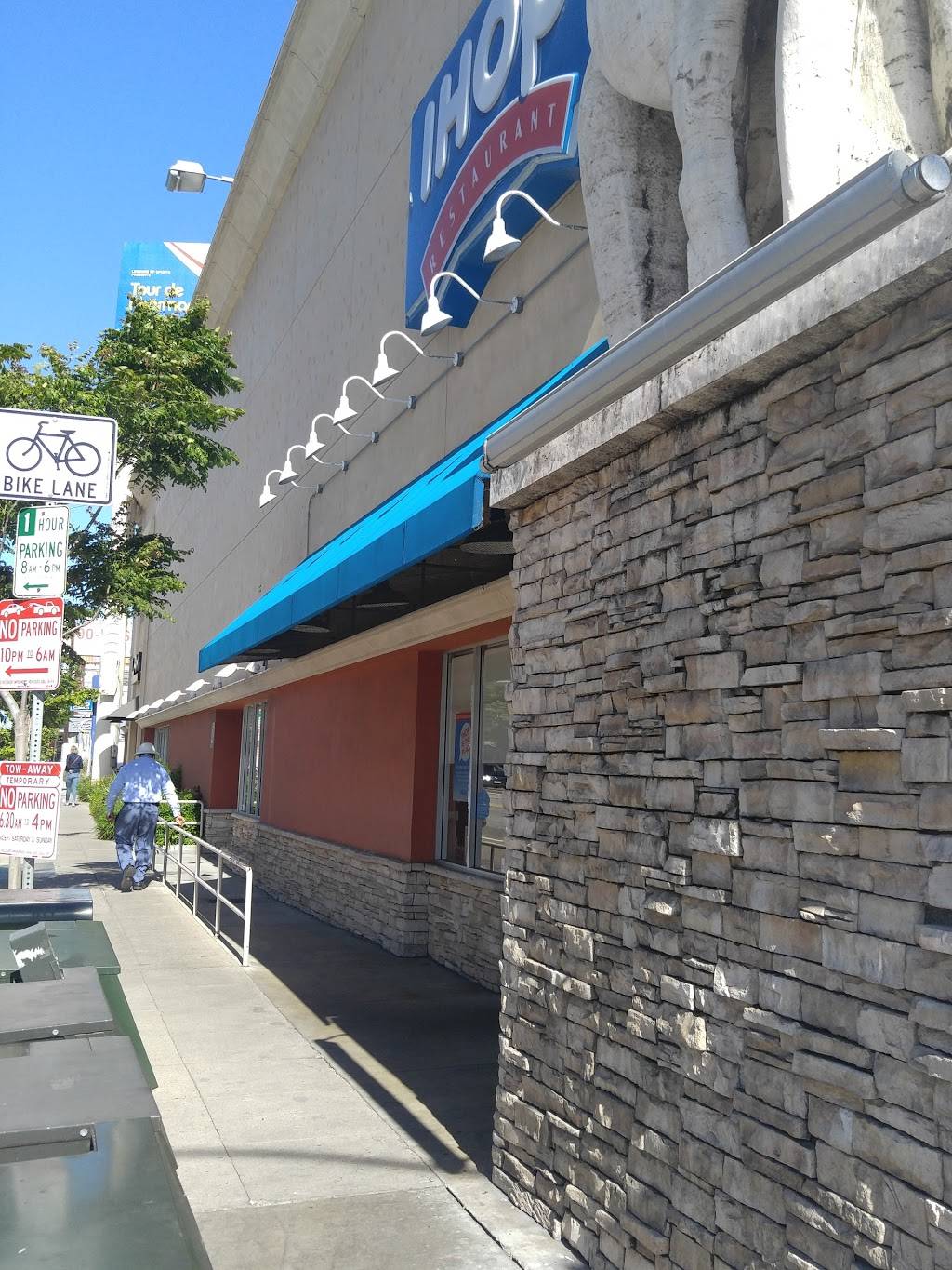 IHOP | restaurant | 8600 S Sepulveda Blvd, Los Angeles, CA 90045, USA | 3104104457 OR +1 310-410-4457