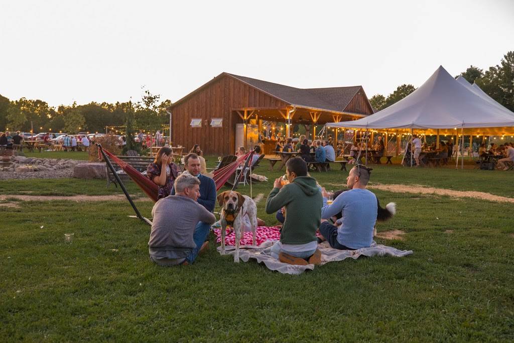 The Apiary | restaurant | 236 Lower Whitfield Rd, Accord, NY 12404, USA | 8452530389 OR +1 845-253-0389