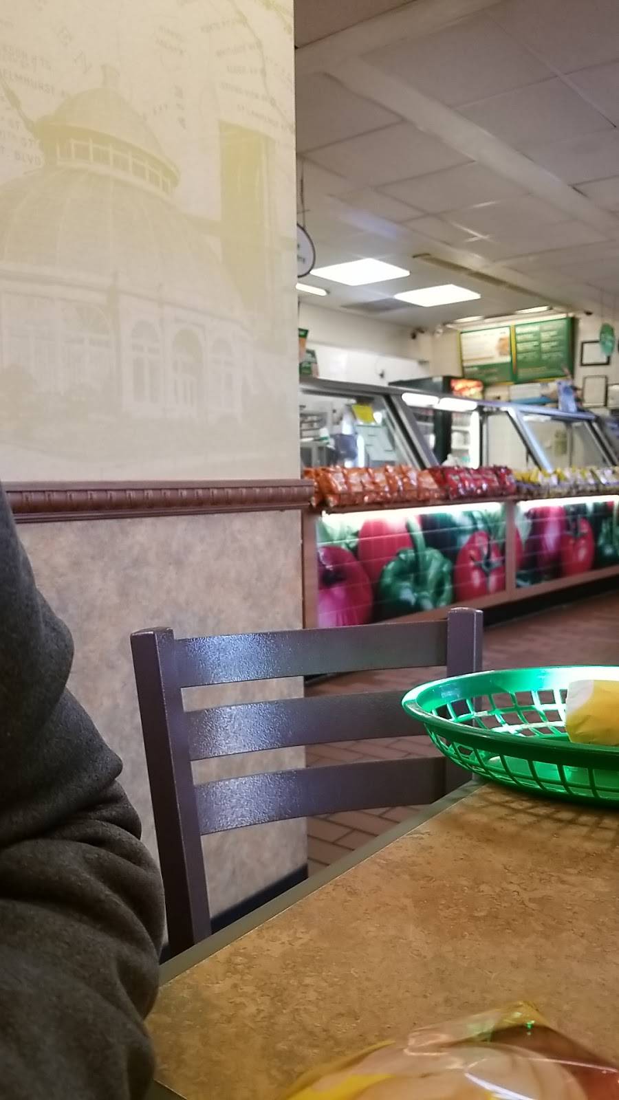 Subway Restaurants | restaurant | 455 W Pioneer Pkwy, Grand Prairie, TX 75051, USA | 9722649898 OR +1 972-264-9898