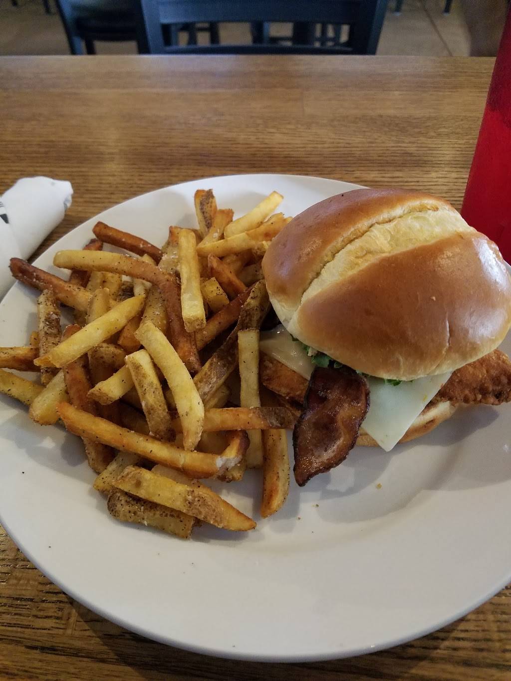 Left Field Tavern | restaurant | 12 W Park Pl, Oxford, OH 45056, USA | 5135230015 OR +1 513-523-0015