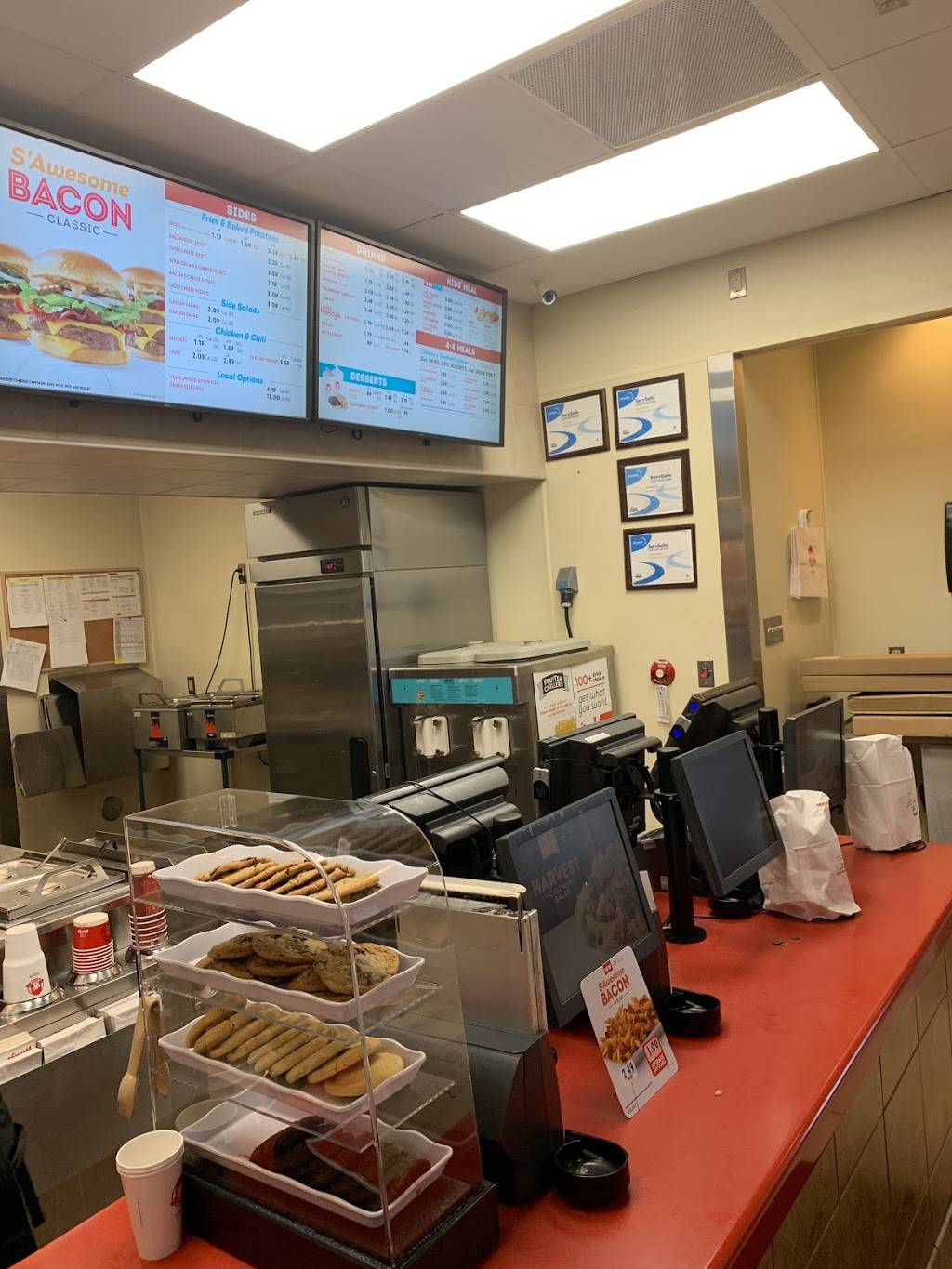 Wendys | restaurant | 28481 Telegraph Rd, Southfield, MI 48034, USA | 2483524474 OR +1 248-352-4474