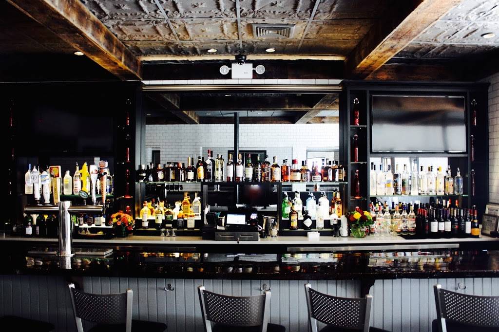 The Pike | restaurant | 271-02 Union Tpke, Queens, NY 11040, USA | 7183478052 OR +1 718-347-8052