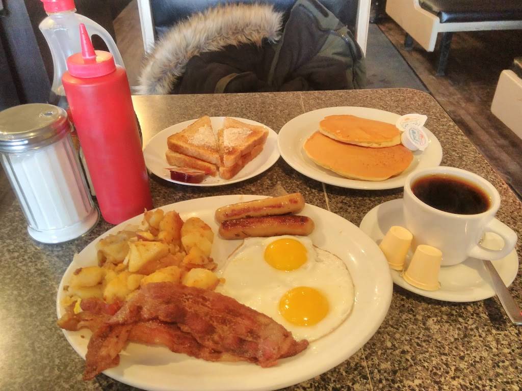 Big Top Family Restaurant | restaurant | 754 Main St E, Hamilton, ON L8M 1L1, Canada | 9055491754 OR +1 905-549-1754