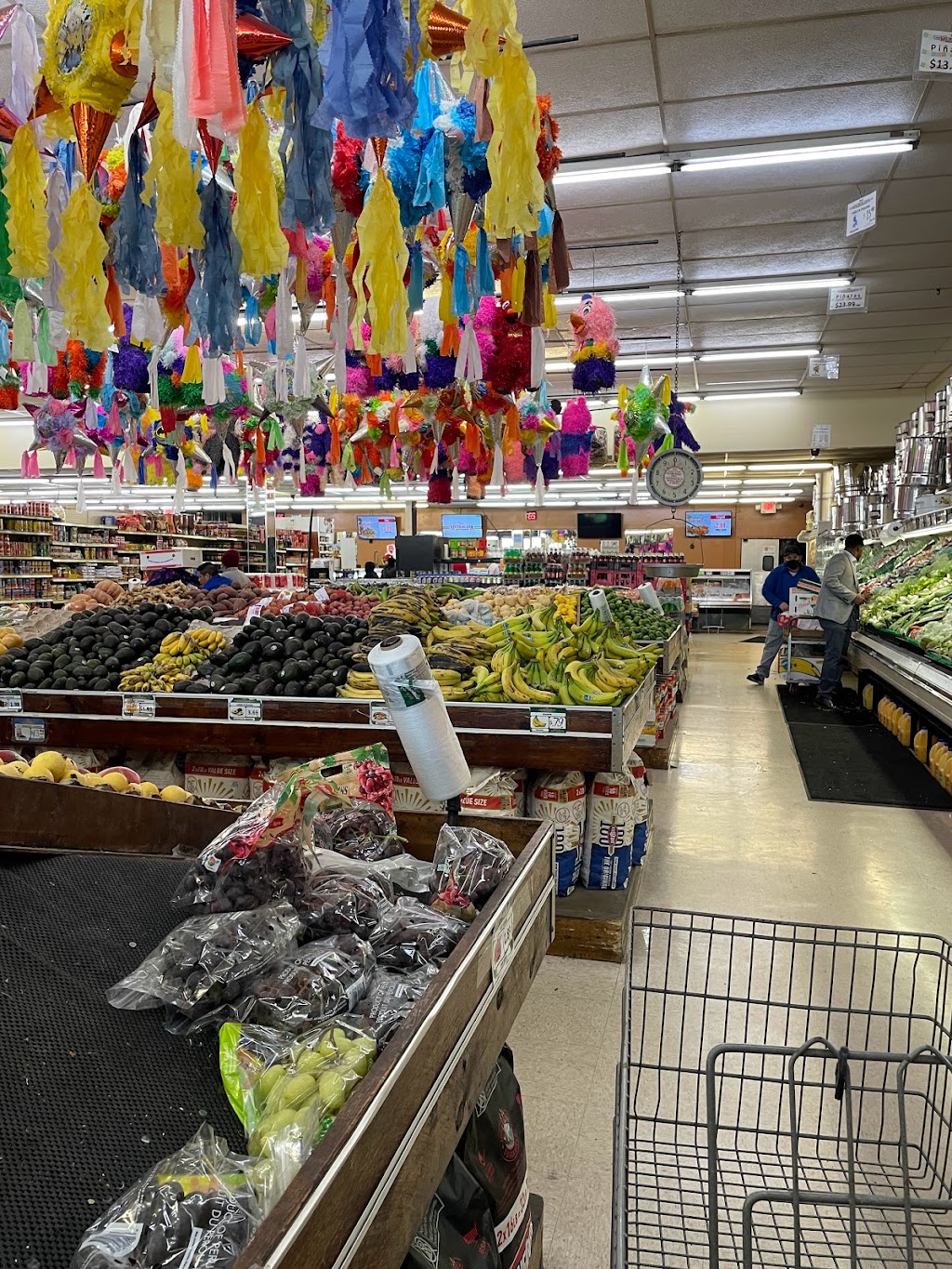 La Mega Michoacana Mexican Market | restaurant | 2175 Morse Rd, Columbus, OH 43229, USA | 6144714500 OR +1 614-471-4500